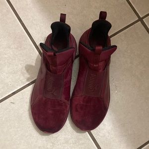 Maroon Puma’s size 8.5